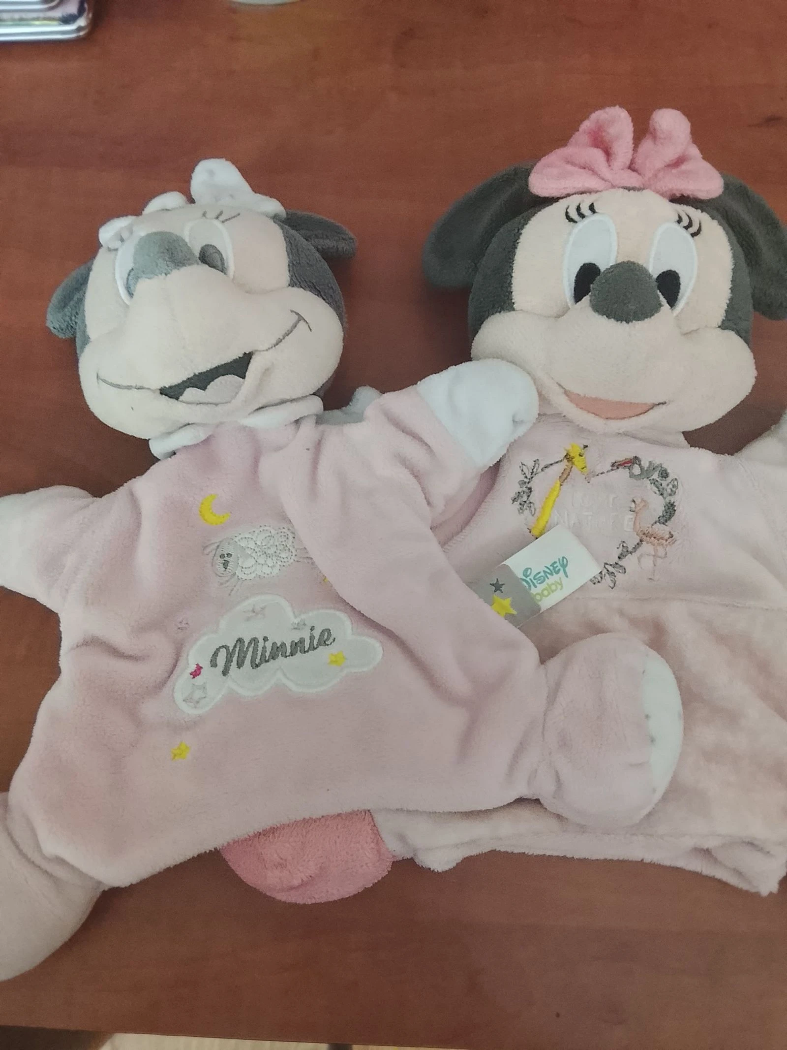 Lot de 2 peluches marionnette minnie 